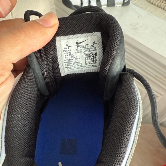 Nike Men’s Air More Uptempo Black and White Sneakers SZ 8 Good Condition - Picture 2 of 8